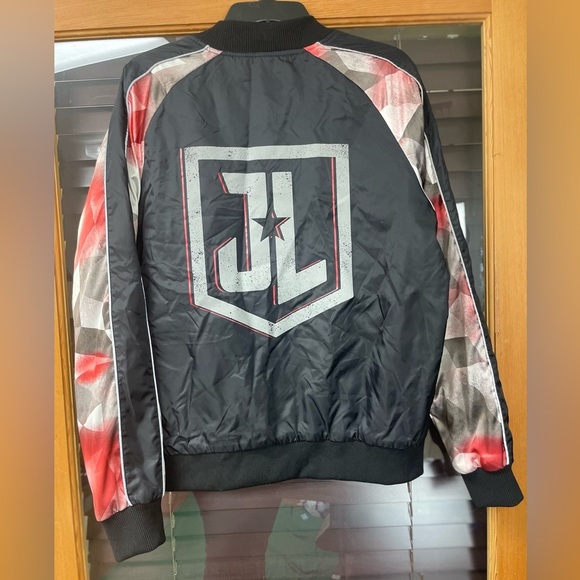 DC Comics Justice League Cyborg Bomber Jacket. Size M - Picture 3 of 11